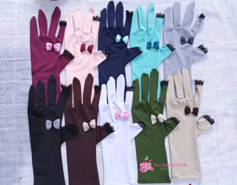 Bow and lace gloves in ten colours