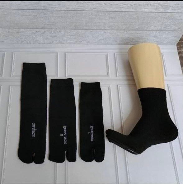 Black split-toe socks